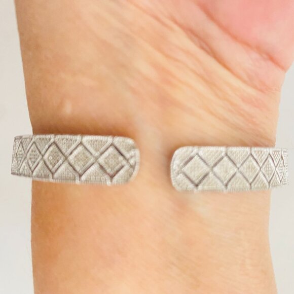 Beautiful Vintage Sterling Silver Geometric Cuff – Marked ISP 925 China - Picture 4 of 14